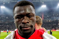 曼城曼联德比变味：伤病潮下攻防乏力，昔日荣耀对决成“比惨大会